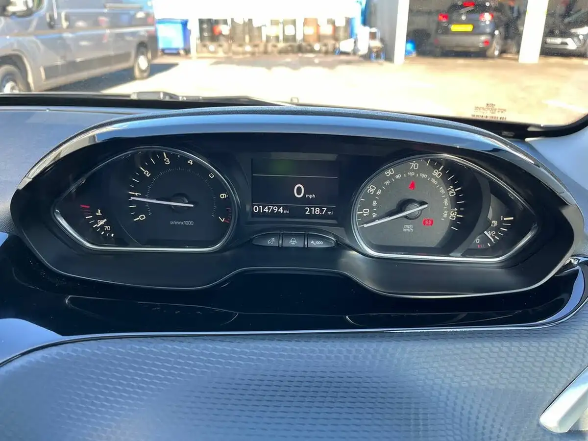 2019-peugeot-2008-suv-12-puretech-allure-premium-82bhp-big-24
