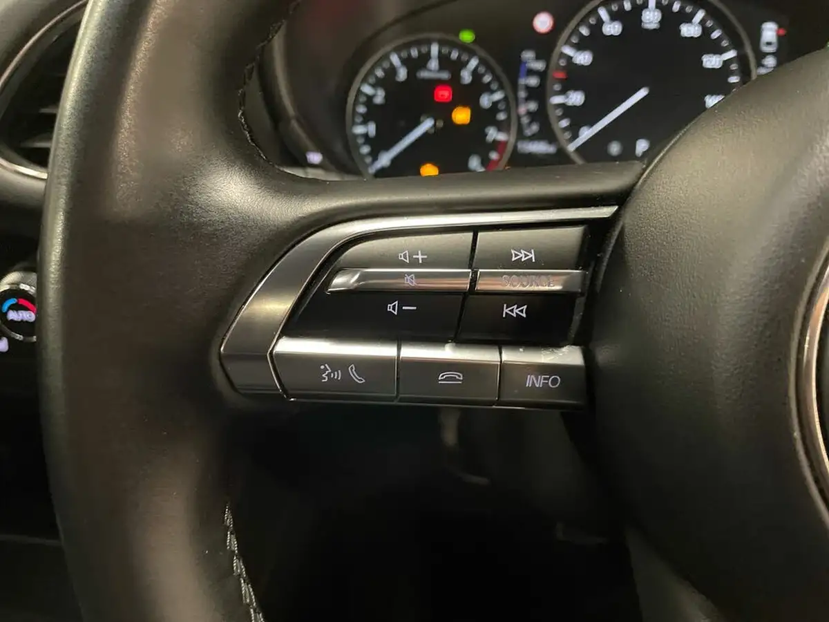 2023-mazda-mazda3-20-sport-lux-122ps-hatchback-5d-auto-big-15