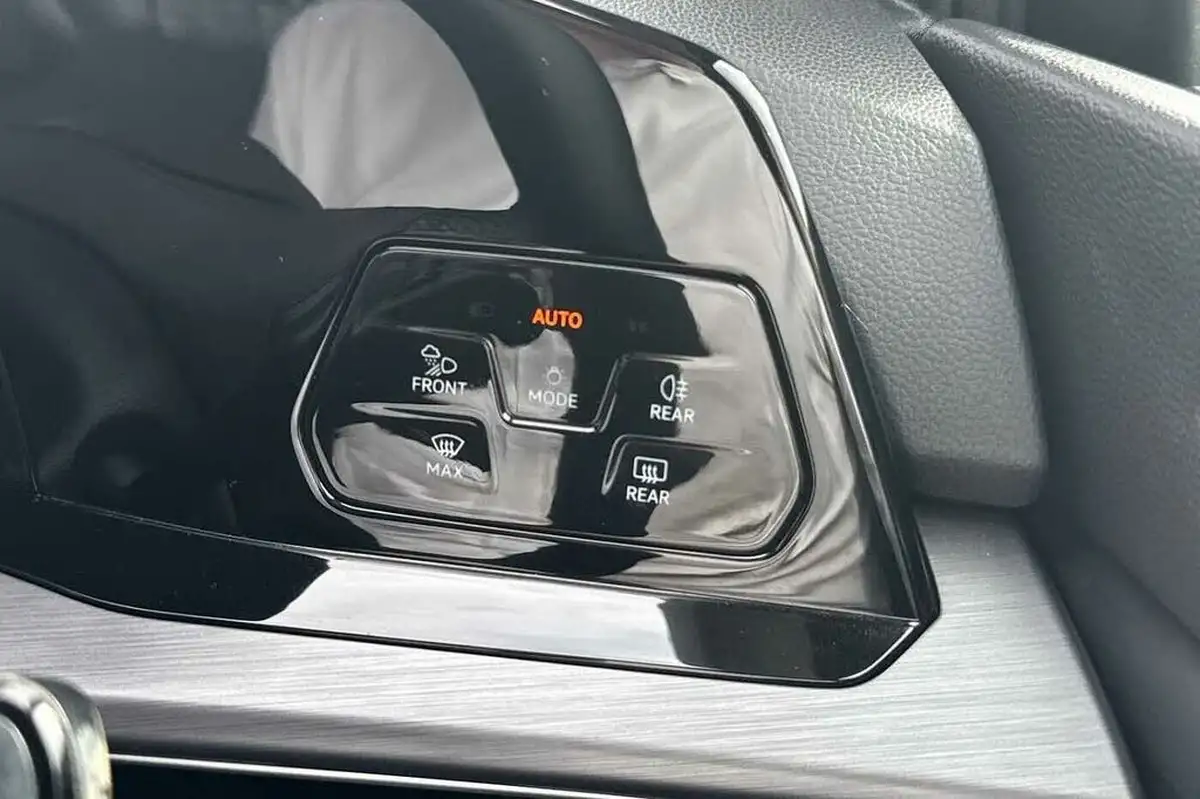 2023-volkswagen-golf-15-tsi-style-edition-130ps-big-24