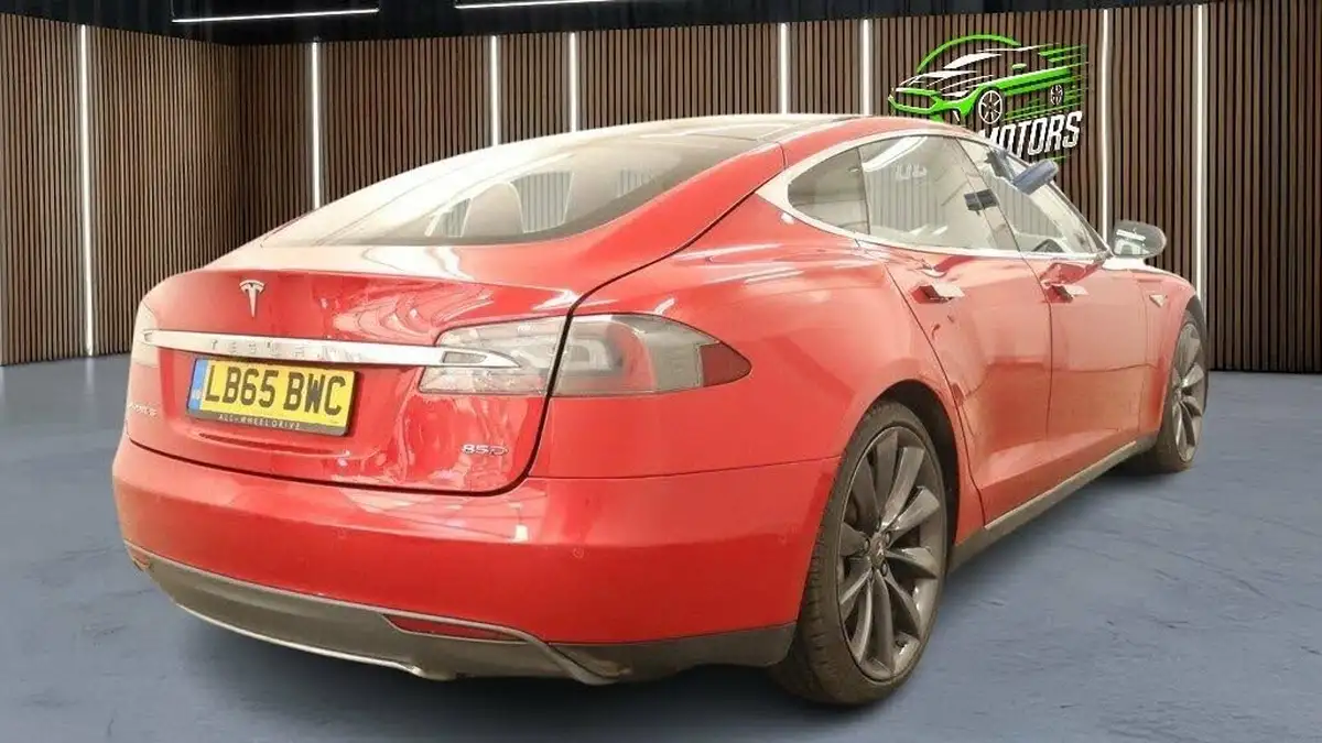 2015-tesla-model-s-e-85d-nav-big-4