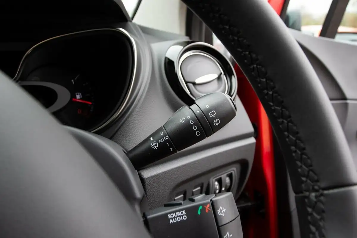 2019-renault-captur-13-tce-iconic-130bhp-ss-big-17