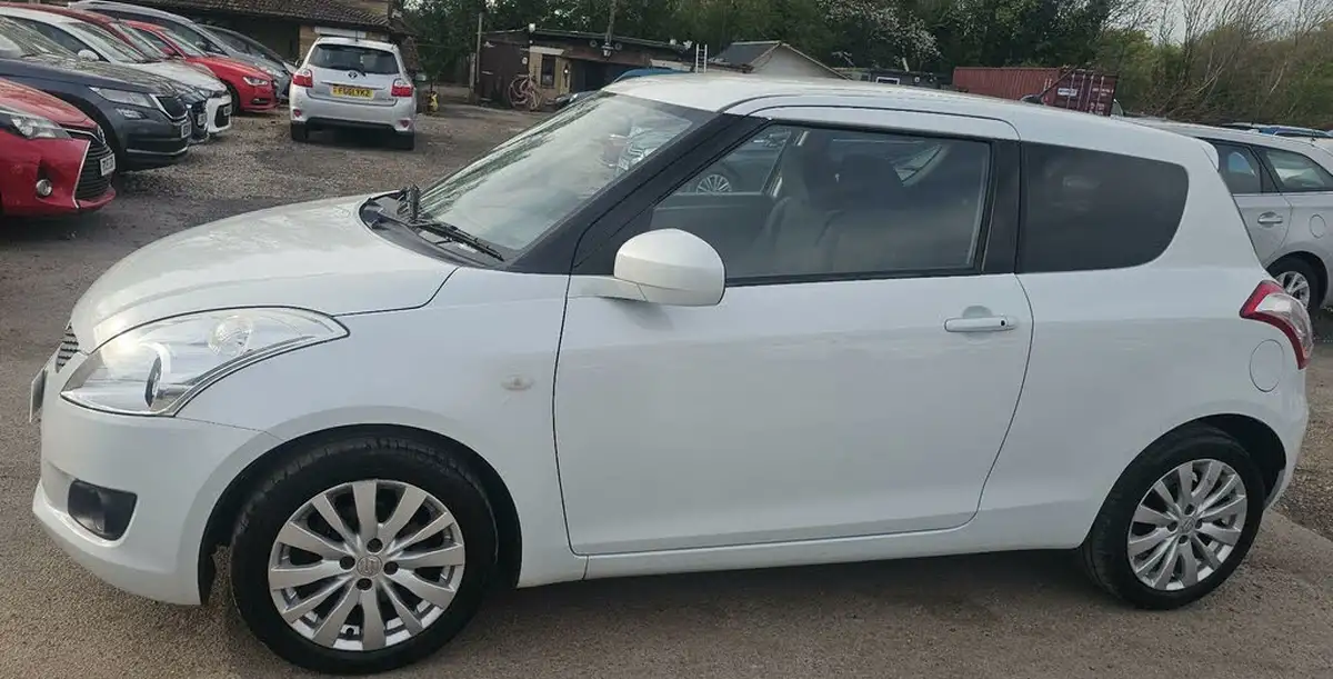 2011-suzuki-swift-12-sz4-3d-big-1