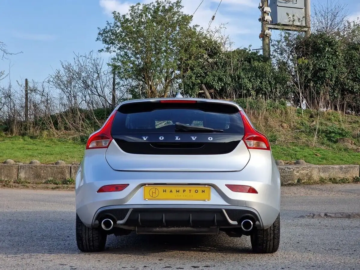 2014-volvo-v40-16td-d2-r-design-big-4