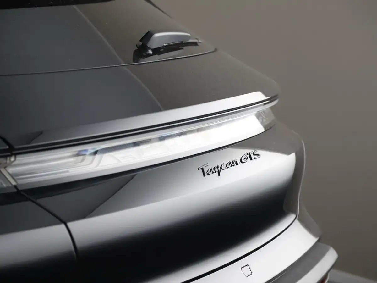 2023-porsche-taycan-e-gts-sport-turismo-big-29