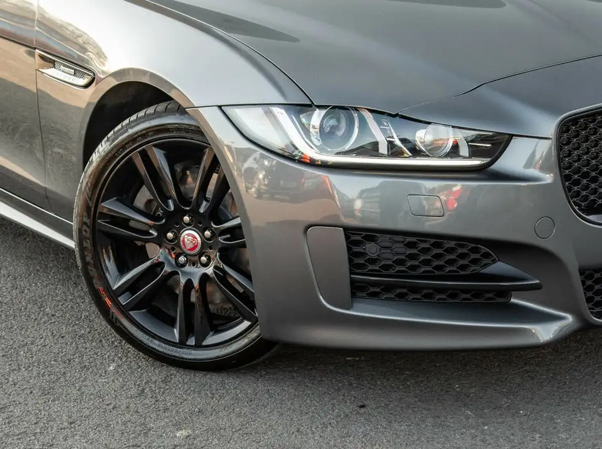 2018-jaguar-xe-20i-r-sport-249ps-awd-1998cc-big-1