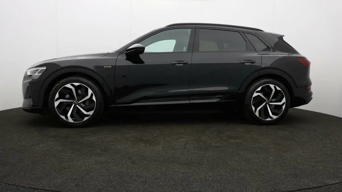 2022-audi-e-tron-55e-black-edition-station-wagon-big-60