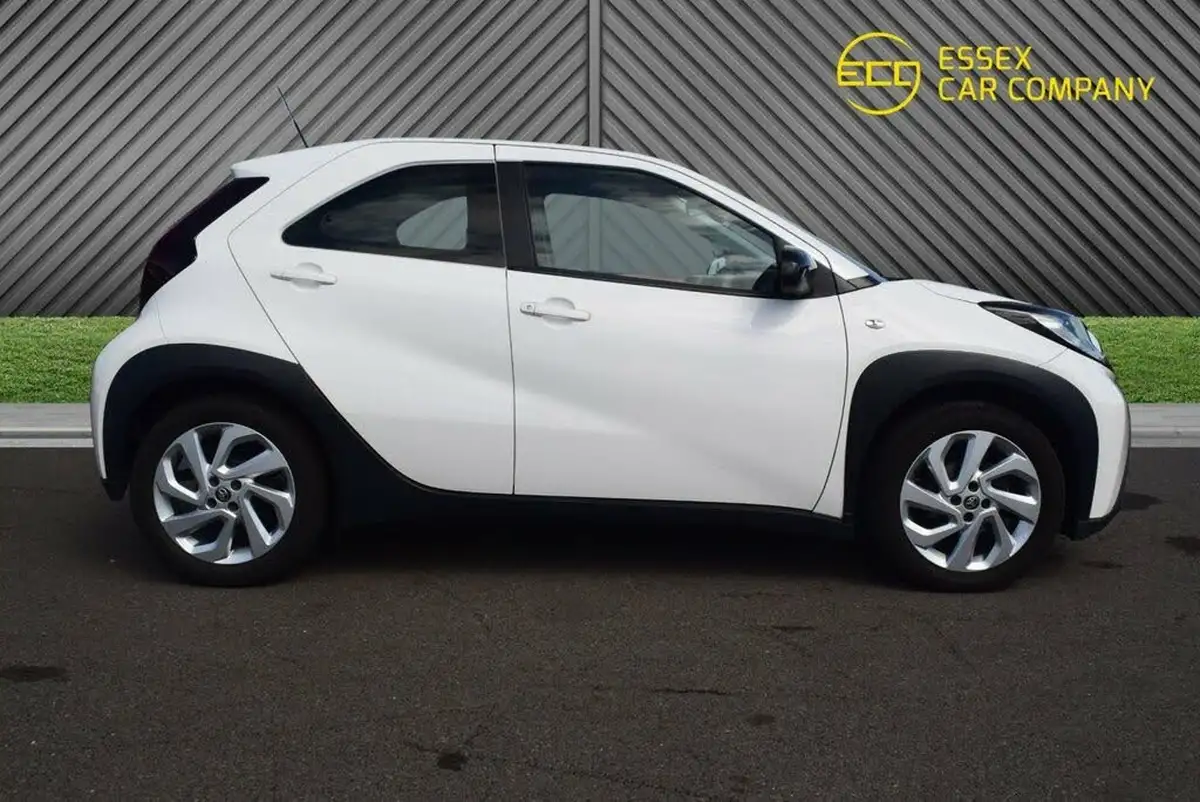 2022-toyota-aygo-x-10-vvt-i-pure-cvt-big-14