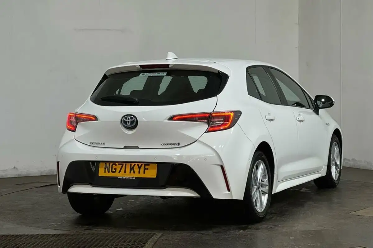 2022-toyota-corolla-18-vvt-i-icon-tech-trk-hatchback-5d-big-16