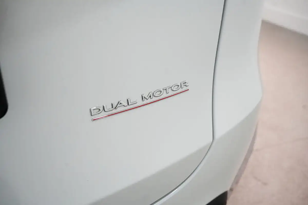 2024-tesla-model-y-e-performance-big-10