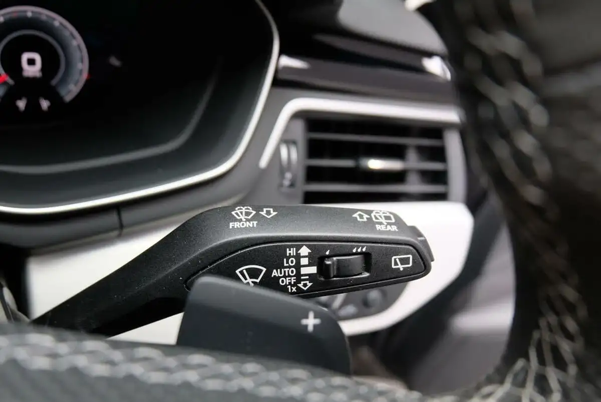 2024-audi-a4-avant-20-35-tfsi-s-line-big-18