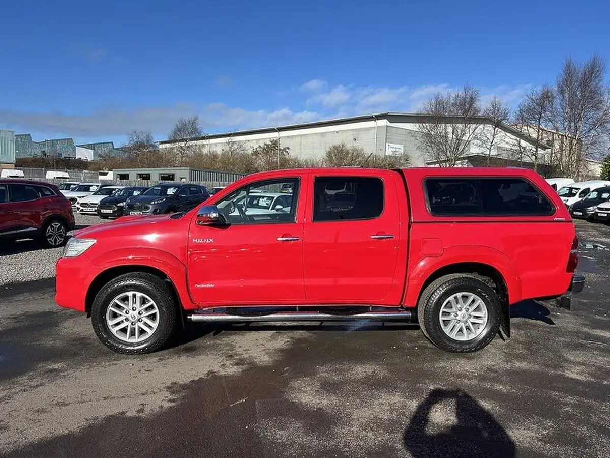 2016-toyota-hi-lux-30td-invincible-auto-big-2