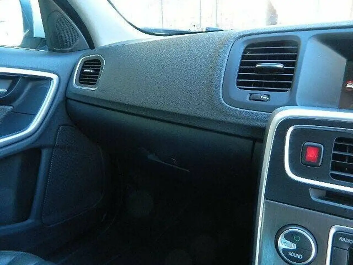 2012-volvo-s60-16-t3-se-16-1595cc-big-49