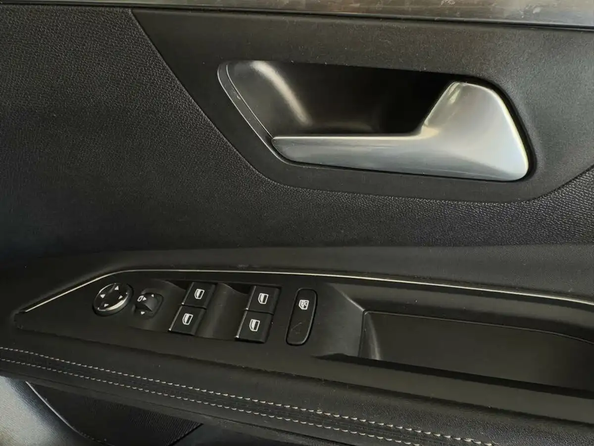2021-peugeot-5008-suv-12-puretech-gt-premium-big-18