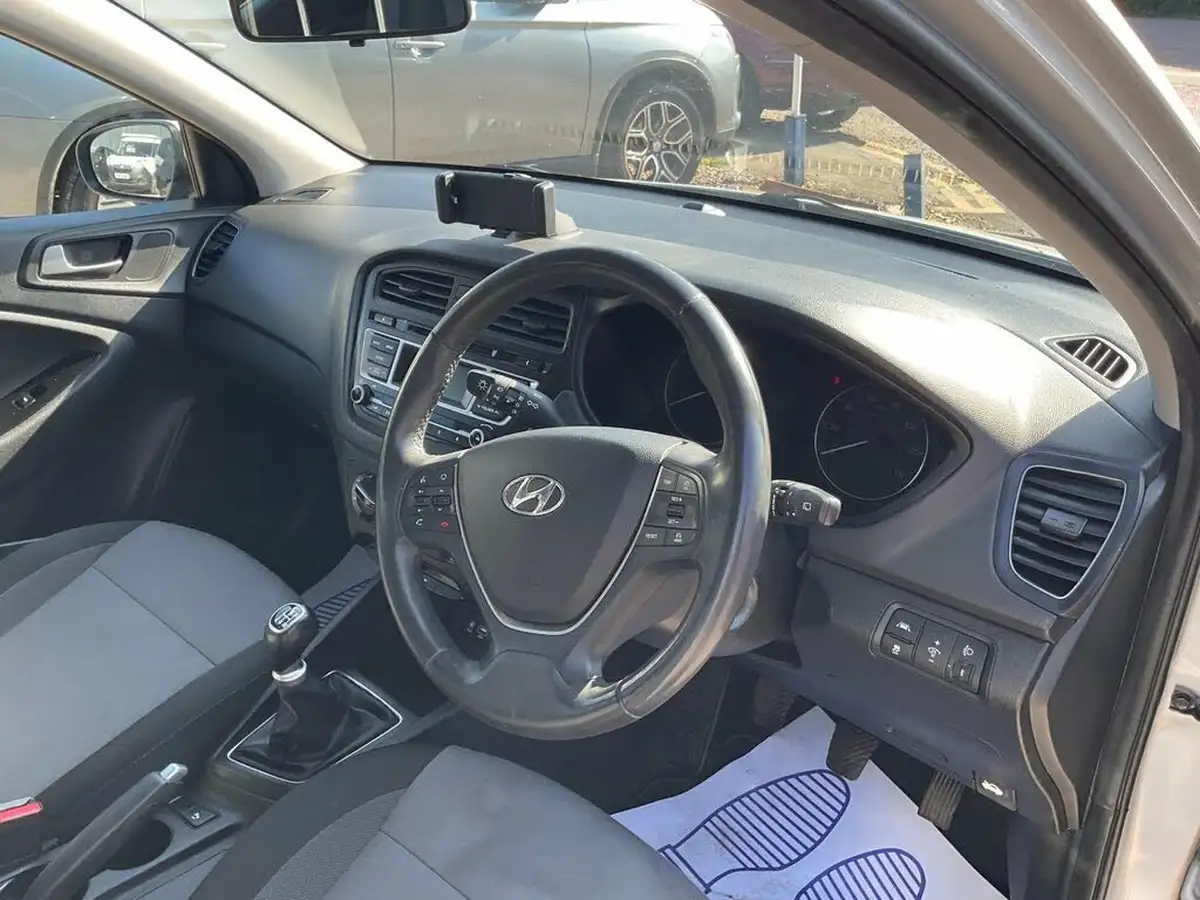 2018-hyundai-i20-12-se-hatchback-5d-big-20