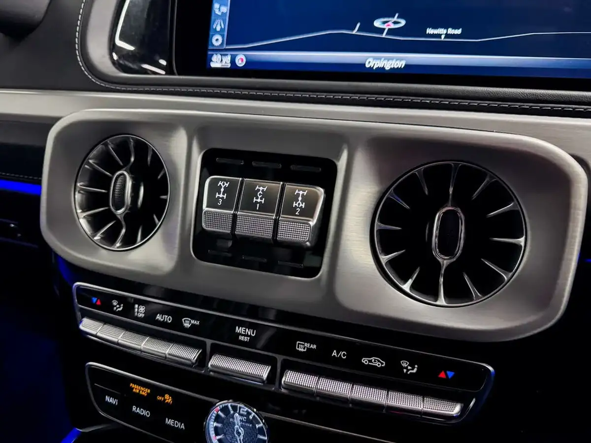2021-mercedes-benz-g-class-40-g63-amg-big-33