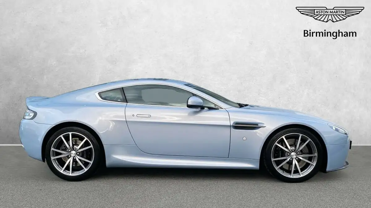 2016-aston-martin-vantage-47-v8-vantage-coupe-big-11
