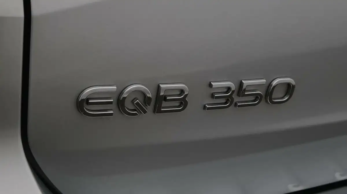 2023-mercedes-benz-eqb-e-350-amg-line-big-22