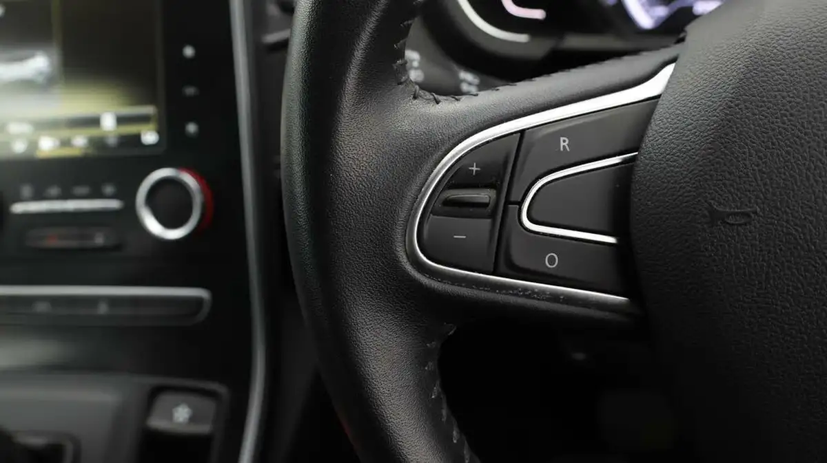 2017-renault-scenic-15dci-dynamique-s-nav-edc-auto-big-20