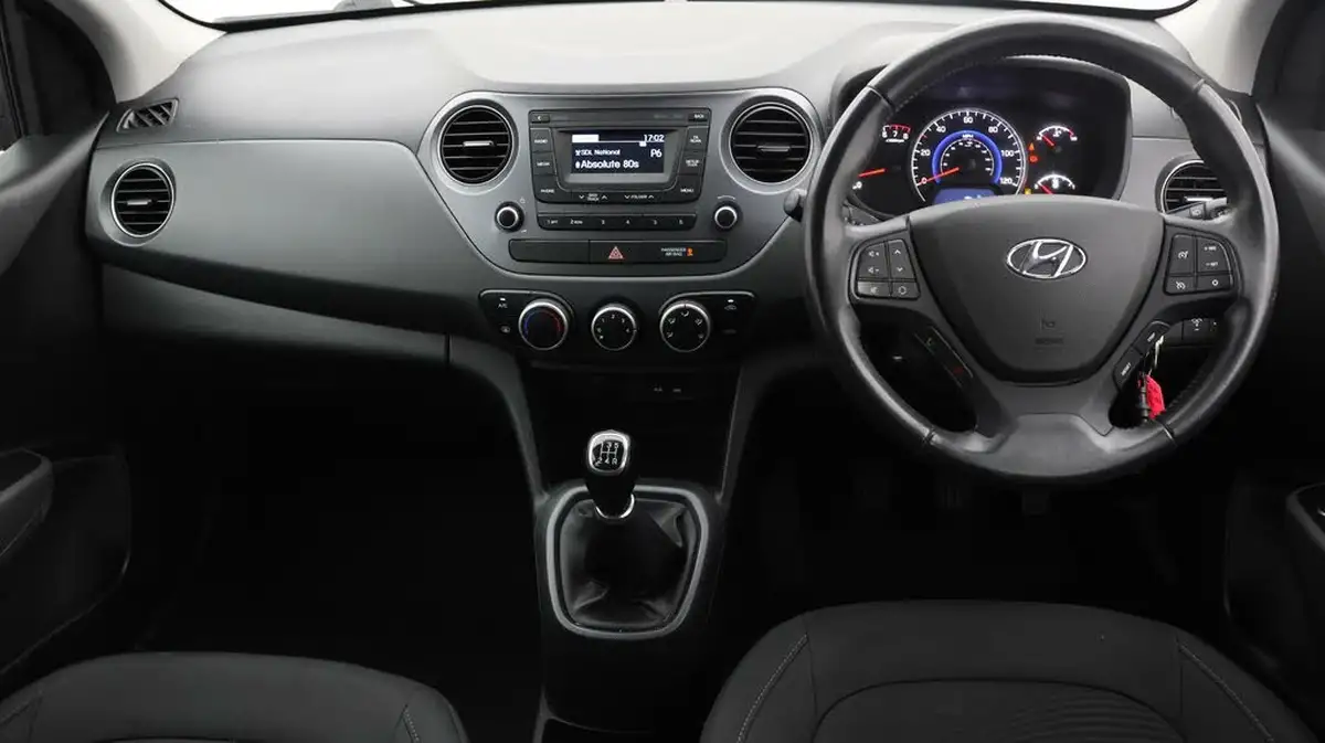2018-hyundai-i10-10-se-67ps-big-12