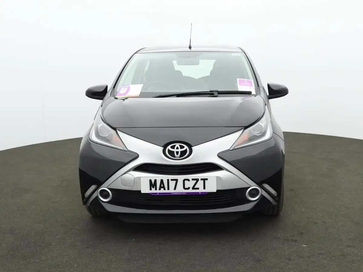 2017-toyota-aygo-10-vvt-i-x-play-71bhp-5d-big-1