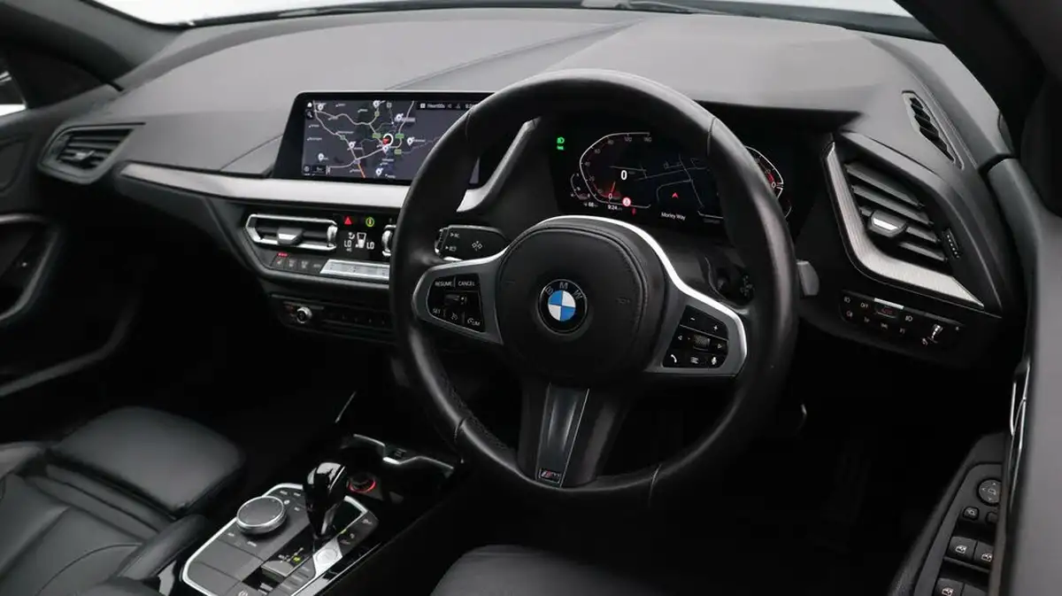 2021-bmw-1-series-15-118i-m-sport-lcp-dct-big-9