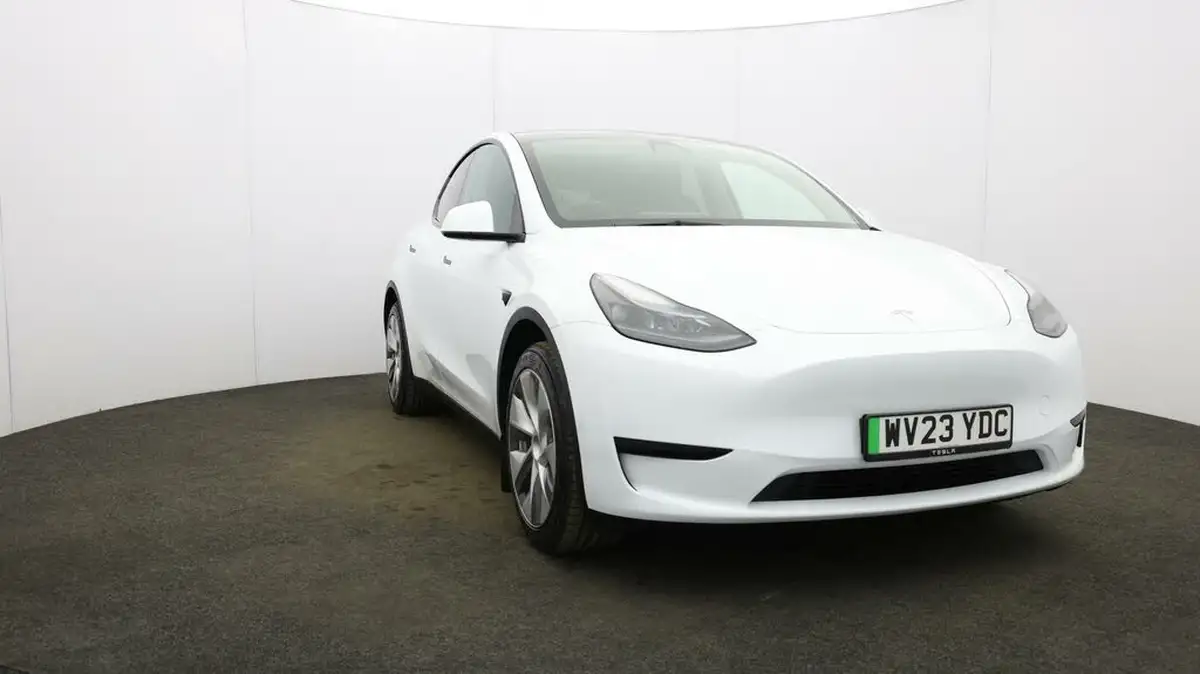 2023-tesla-model-y-e-rwd-big-35