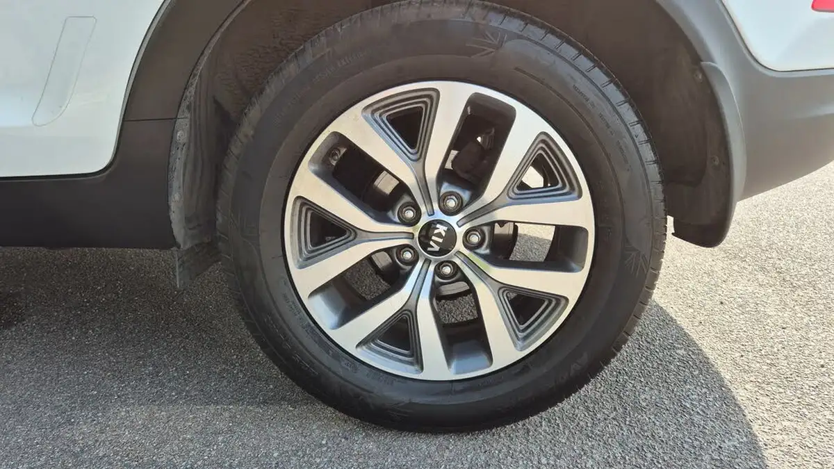 2014-kia-sportage-16-1-2wd-big-25