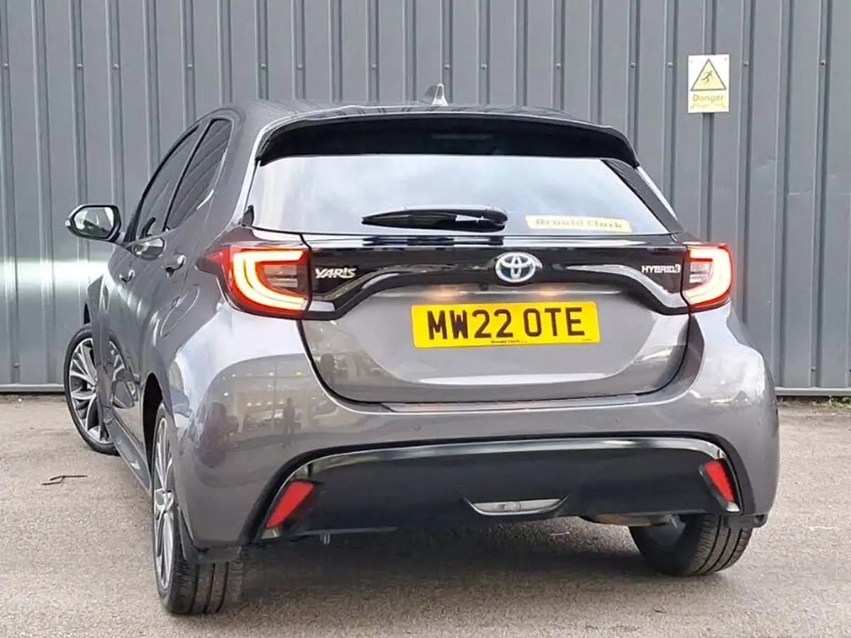 2022-toyota-yaris-cross-15-vvt-i-excel-city-packpan-roof-big-1