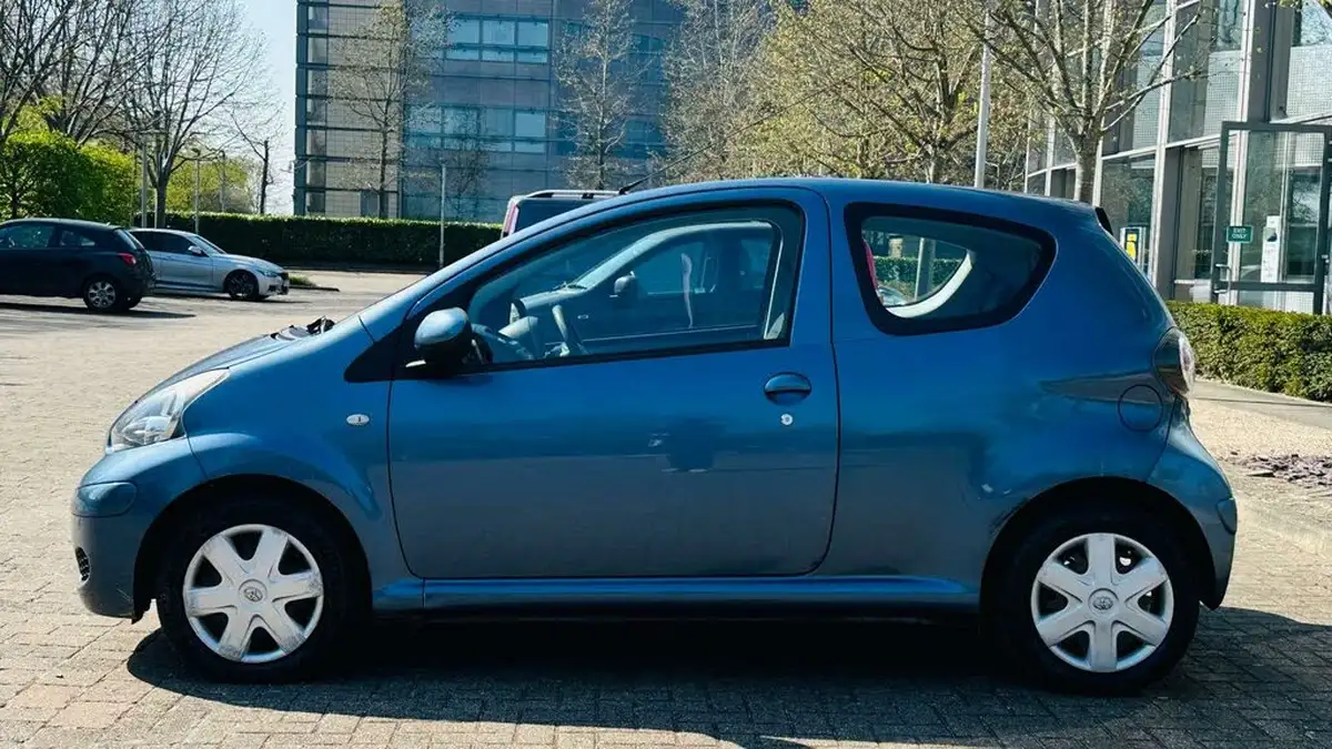 2009-toyota-aygo-10-aygo-3d-big-8