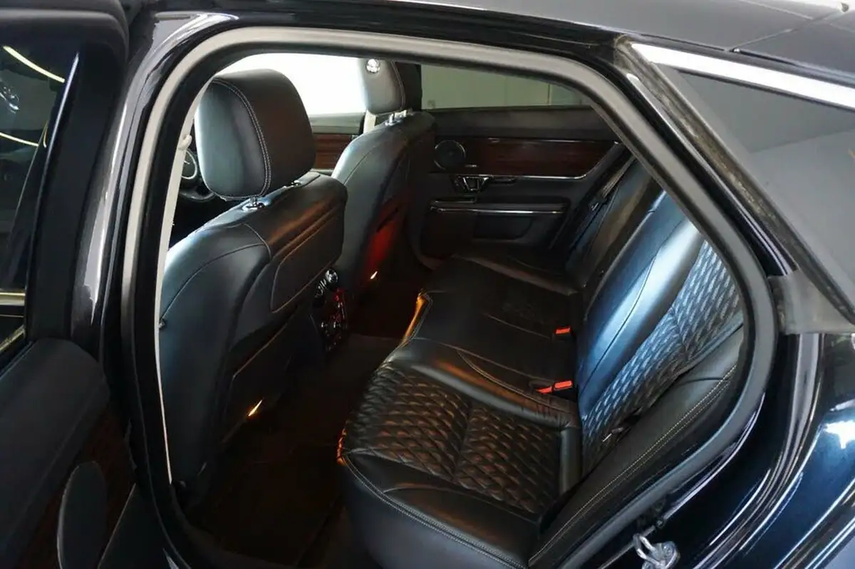 2017-jaguar-xj-series-30td-xj-portfolio-swb-big-49