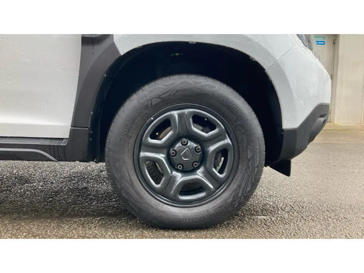 2021-dacia-duster-10-tce-essential-100bhp-ss-station-wagon-5d-big-6