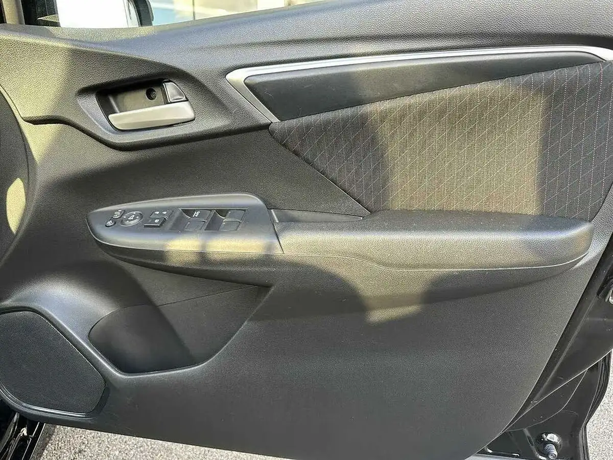 2018-honda-jazz-15-i-vtec-sport-big-28