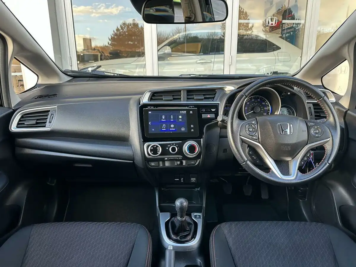 2018-honda-jazz-15-i-vtec-sport-big-50