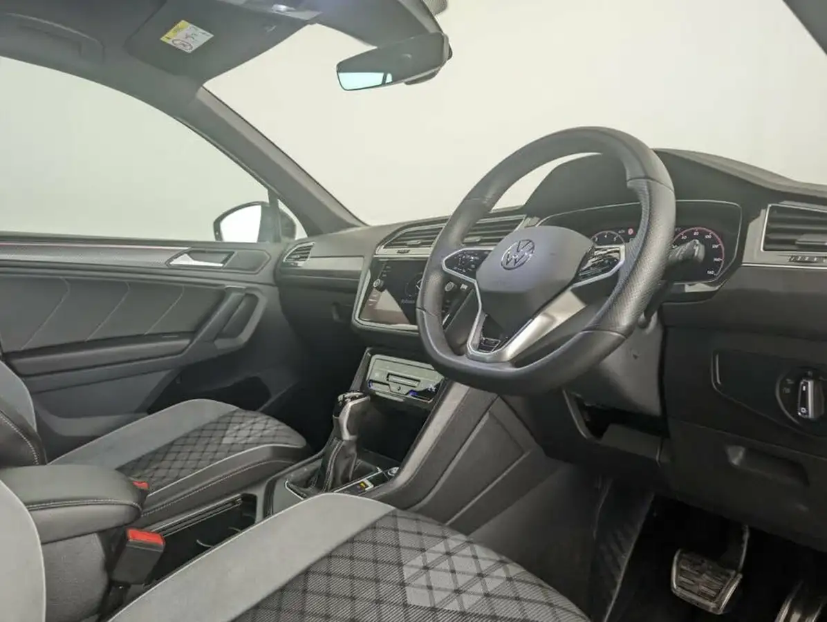 2021-volkswagen-tiguan-15-tsi-r-line-big-24