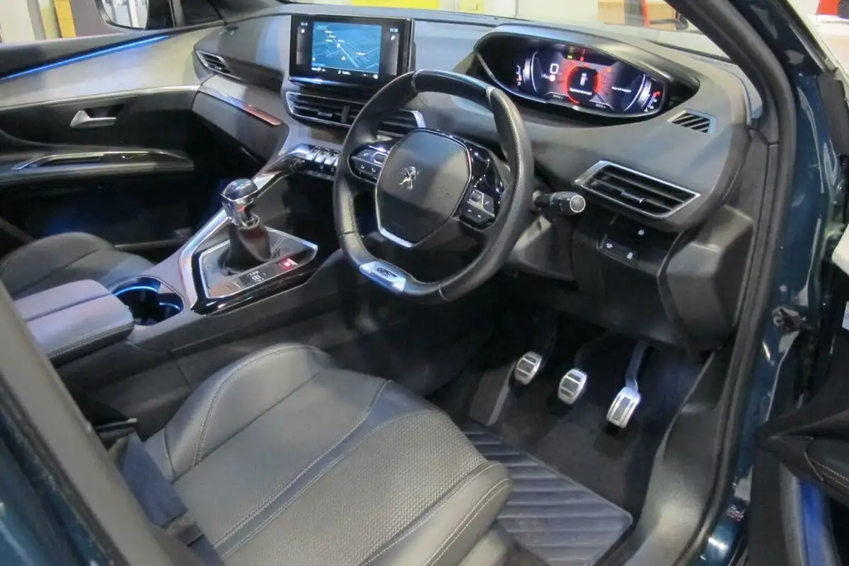 2022-peugeot-3008-suv-12-puretech-gt-big-25