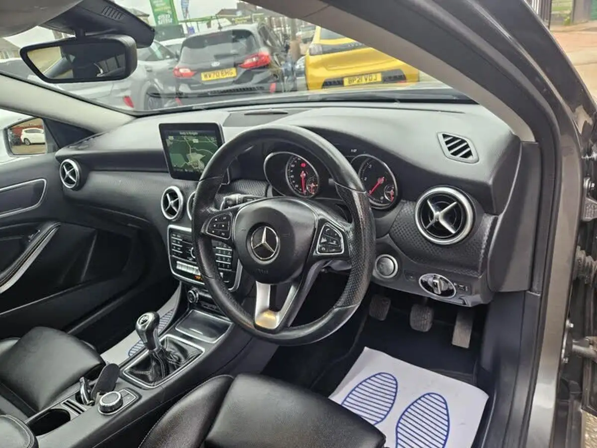 2017-mercedes-benz-a-class-15d-a180d-sport-executivess-big-16