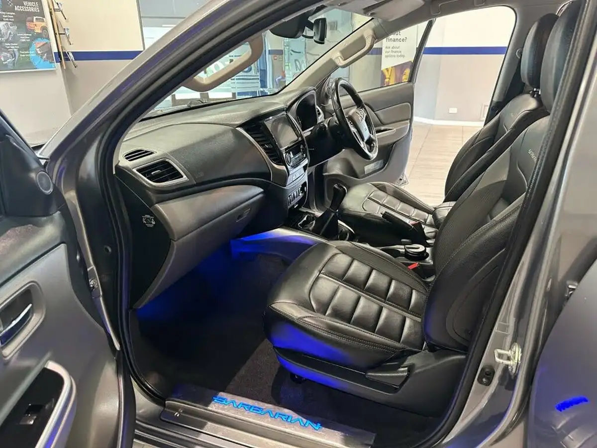 2019-mitsubishi-l200-24di-d-barbarian-eu6-big-10