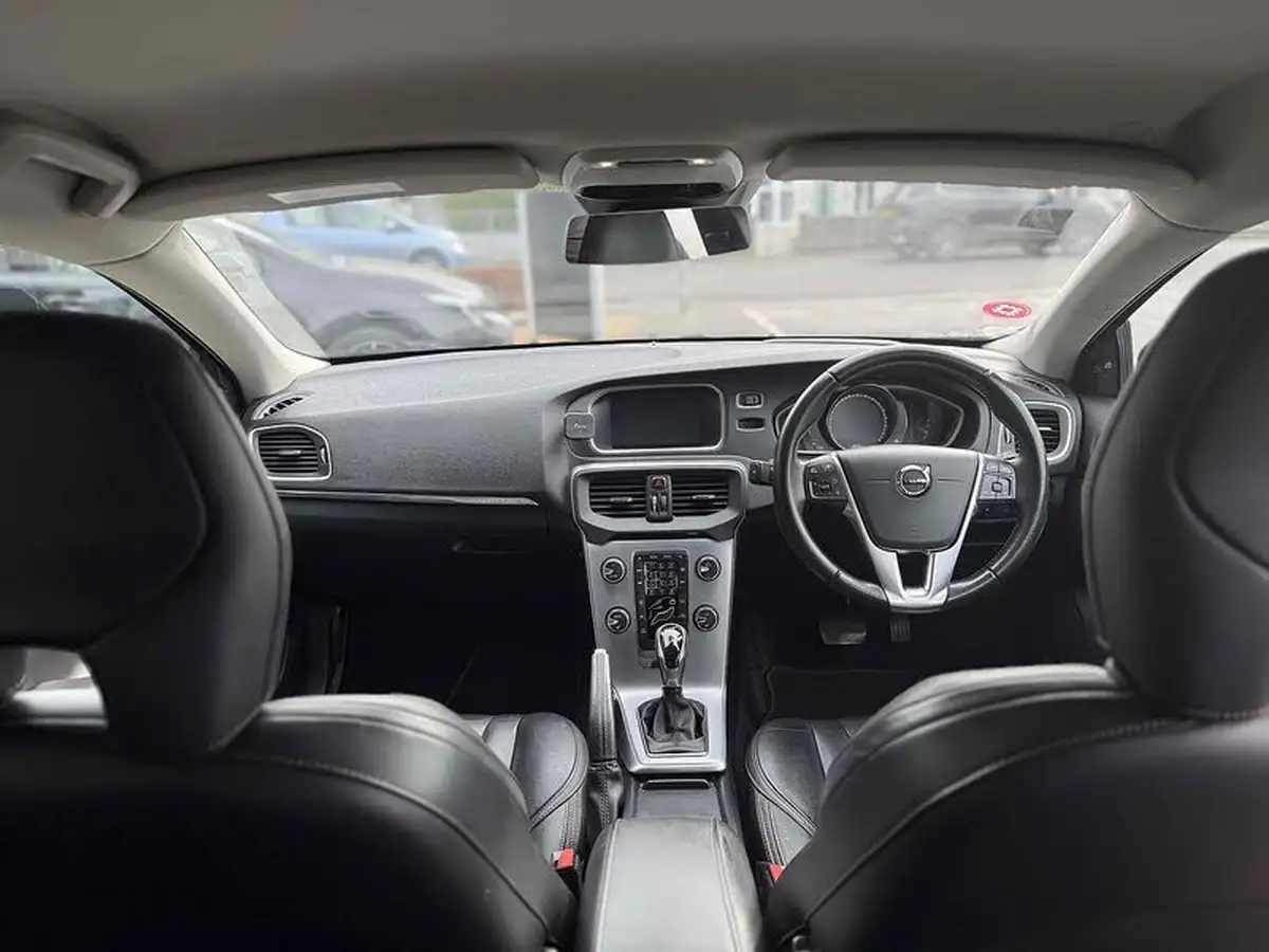 2018-volvo-v40-20td-d2-cross-country-pro-geartronic-big-20