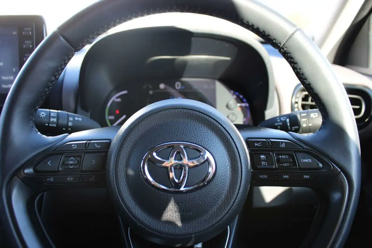 2023-toyota-yaris-cross-15-vvt-i-excel-awd-i-big-24