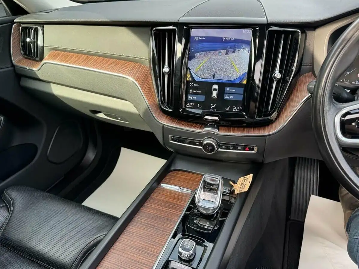 2020-volvo-xc60-20-t8-inscription-299bhp-4x4-ss-big-12