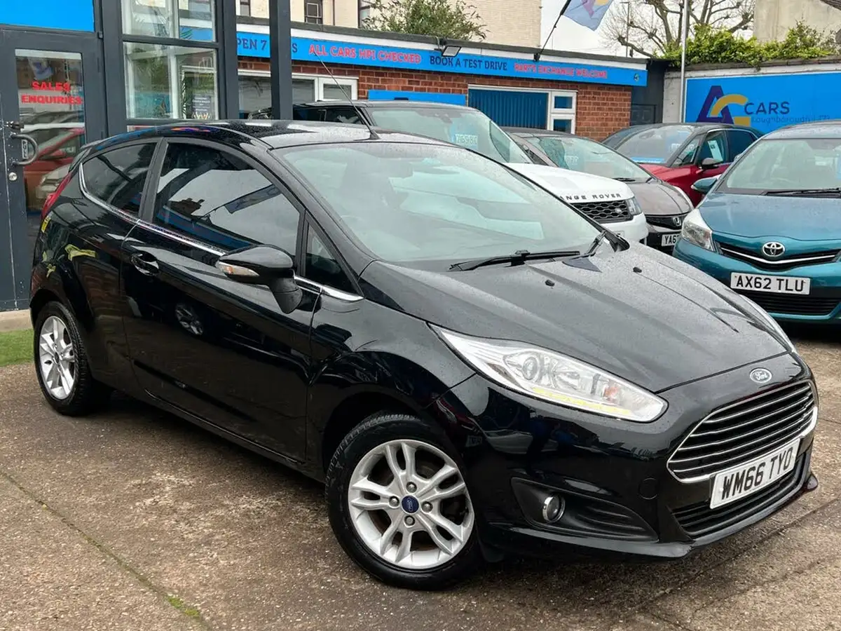 2016-ford-fiesta-125-zetec-3d-big-43