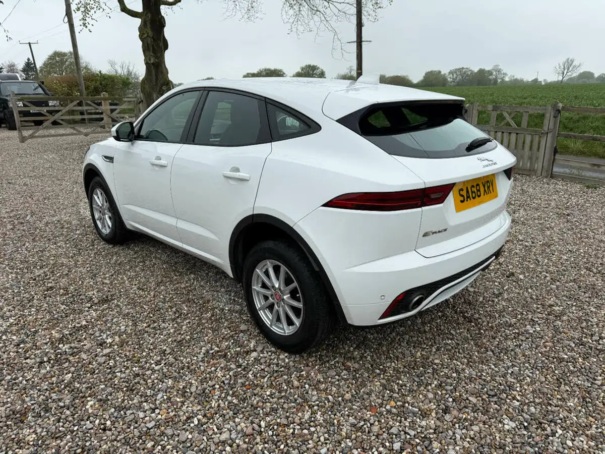 2018-jaguar-e-pace-20-i4d-r-dynamic-150ps-big-2