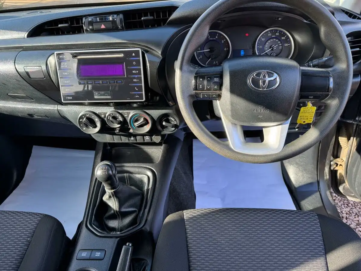 2019-toyota-hi-lux-24d-4d-active-150hpeu6dt-e-35t-double-pick-up-big-13