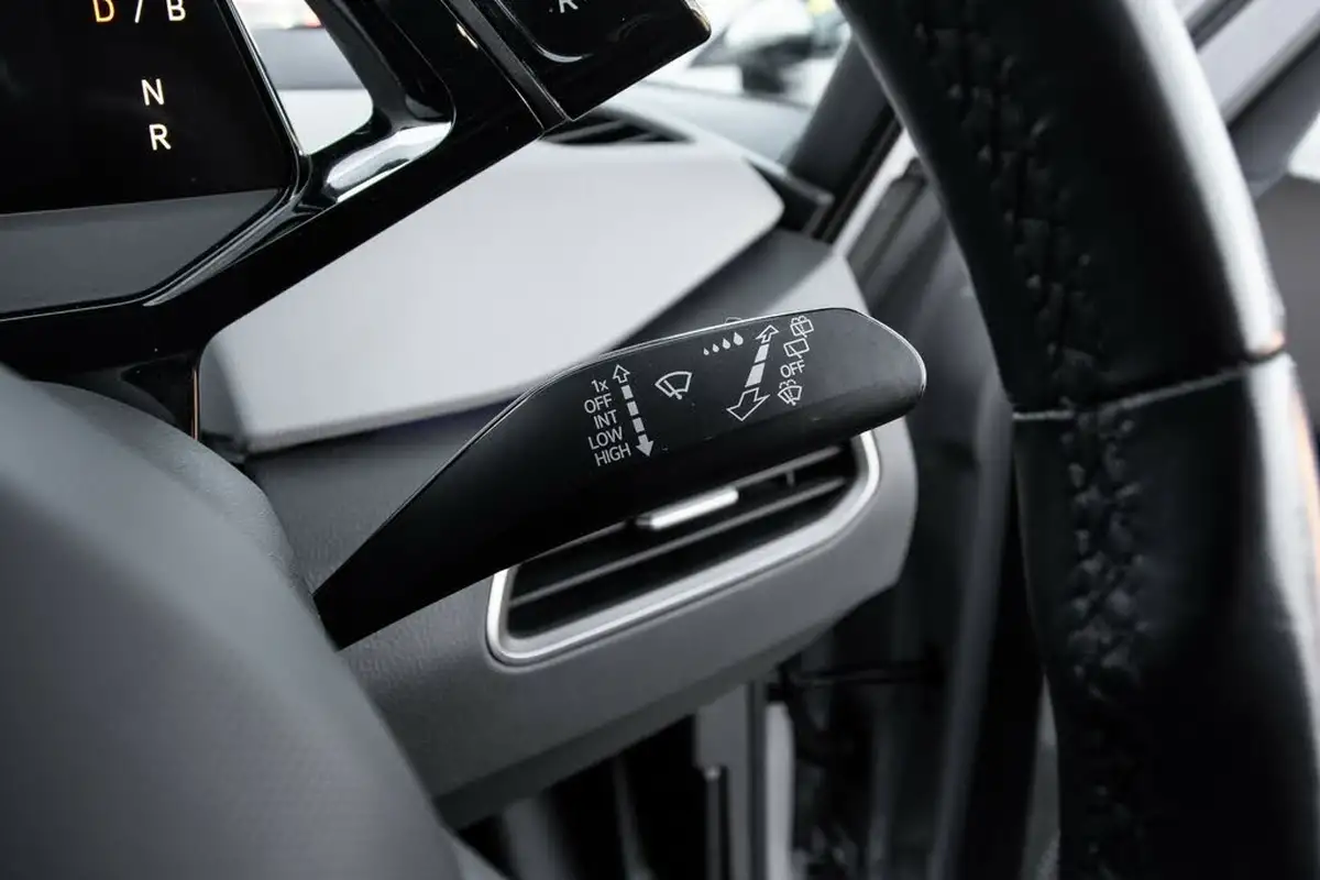 2020-volkswagen-id3-e-business-big-17
