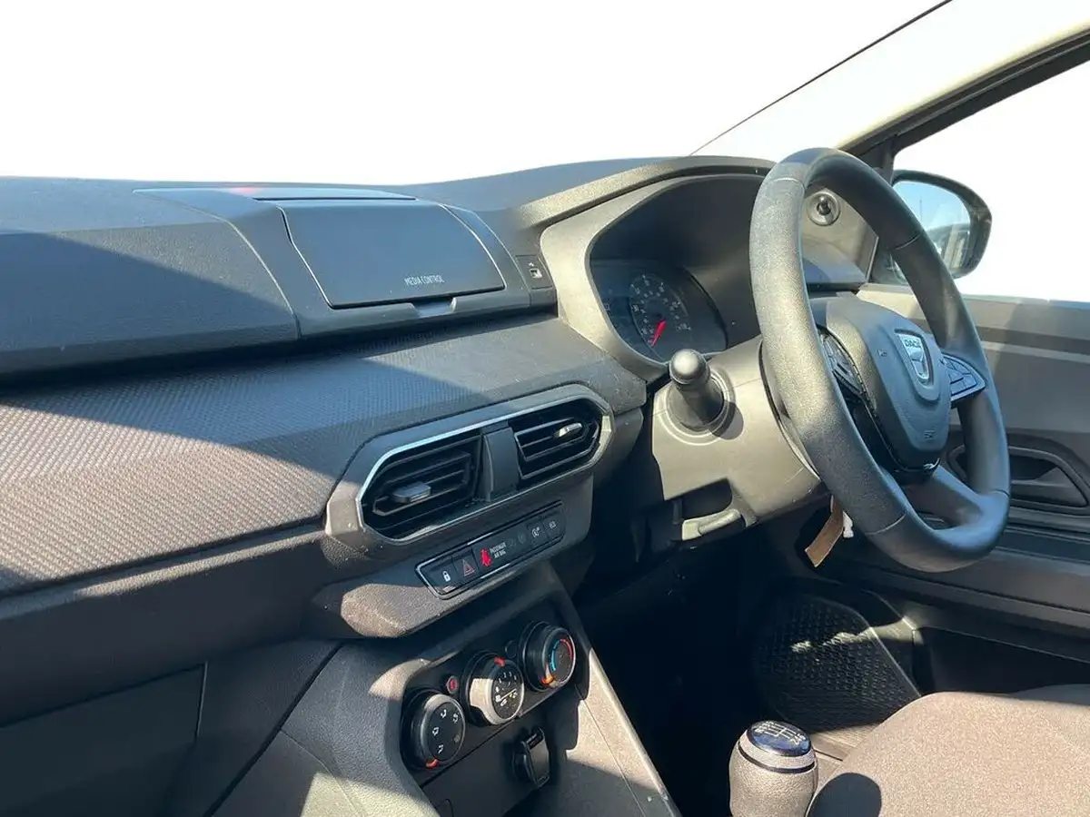2022-dacia-sandero-10-tce-essential-90bhp-big-6