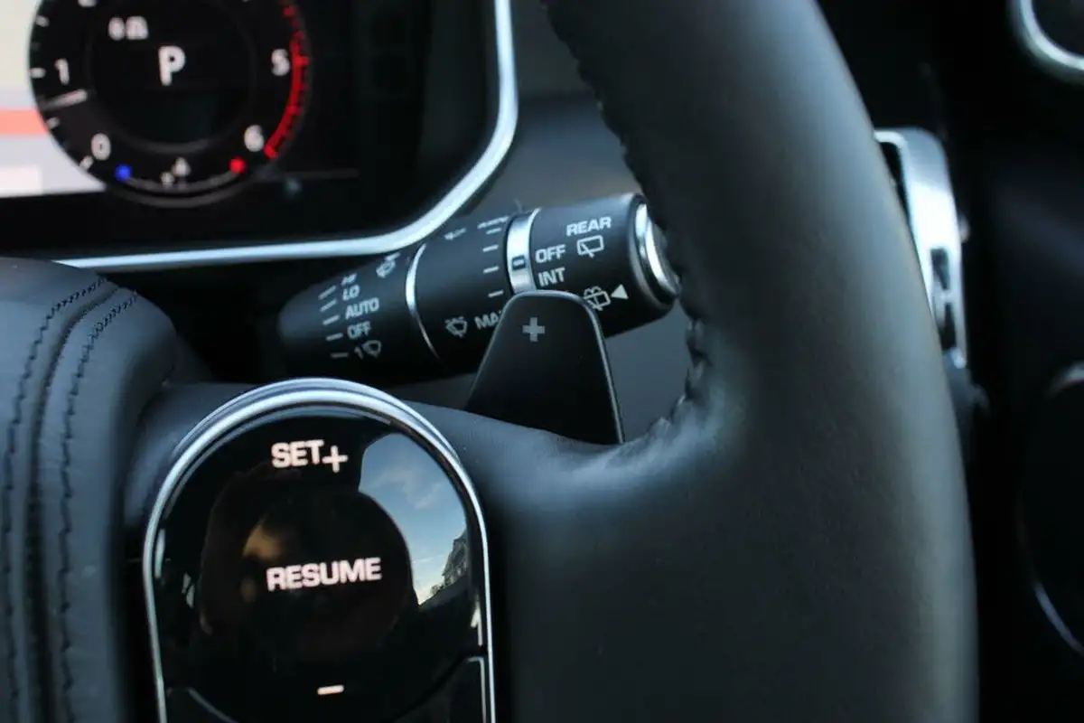 2019-land-rover-range-rover-30-sd-v6-vogue-big-38