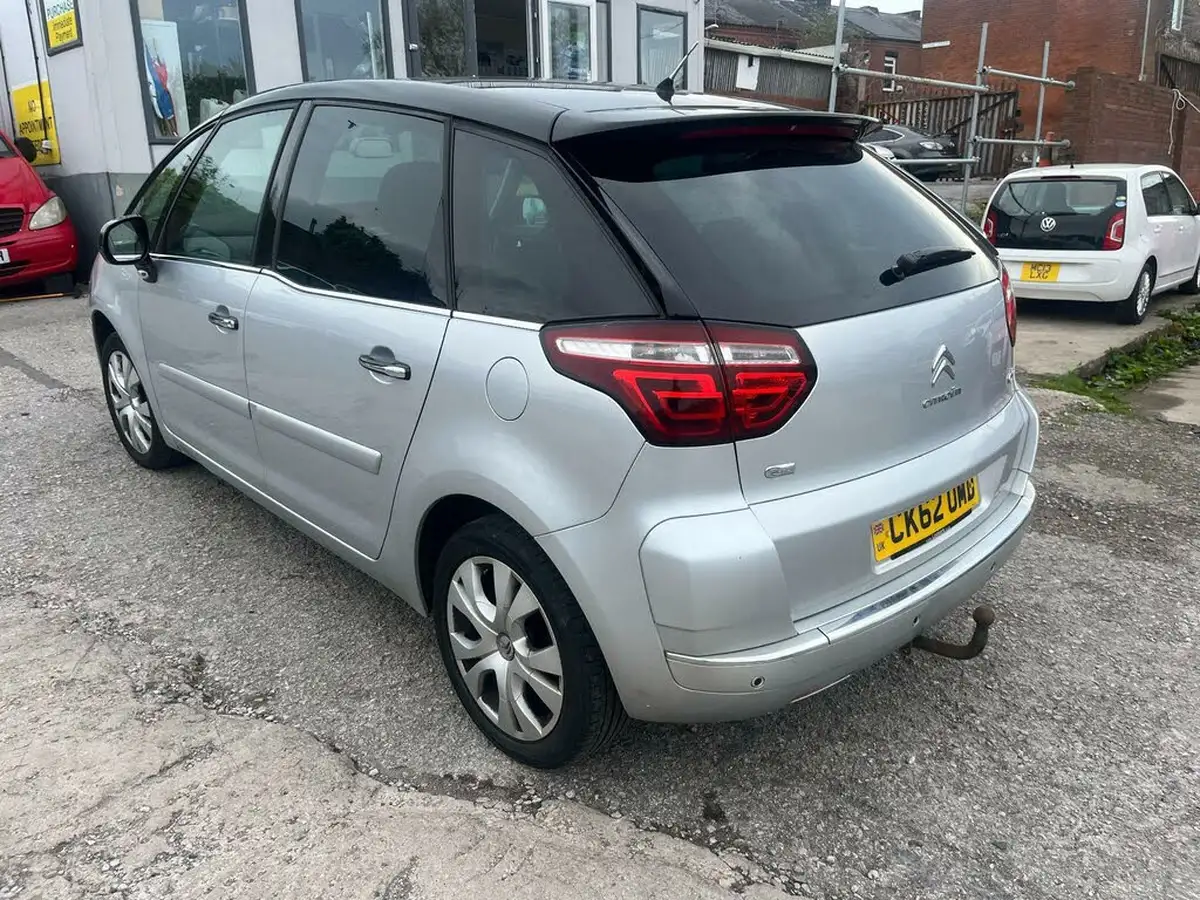 2012-citroen-c4-picasso-16e-hdi-platinum-big-2