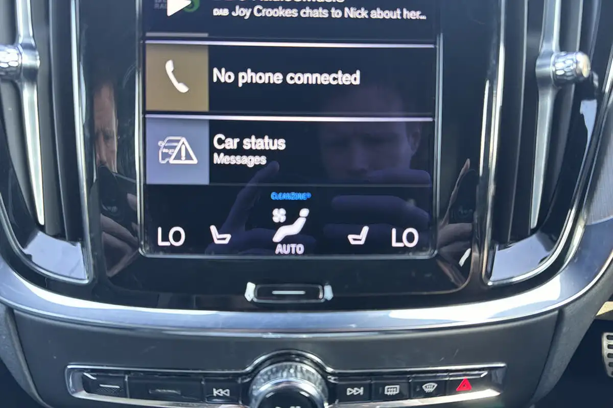 2021-volvo-v60-20-b4-r-design-big-14