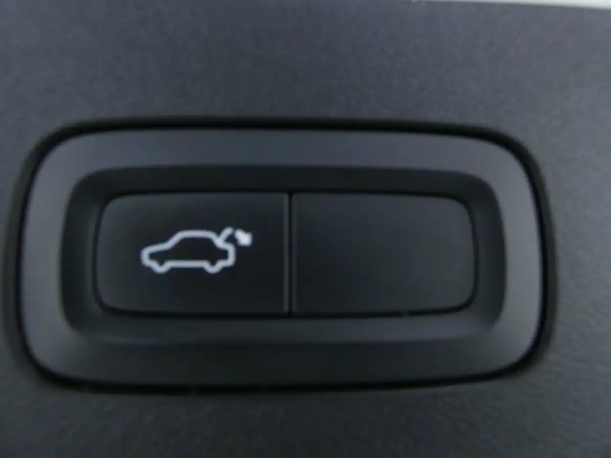 2022-volvo-v60-20-b3-momentum-161bhp-big-21