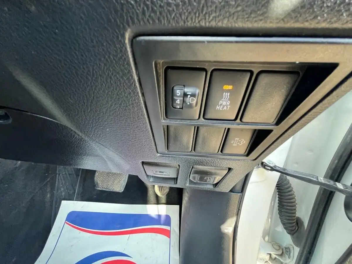 2021-toyota-hi-lux-24d-4d-icon-150hpeu6d-auto-big-17